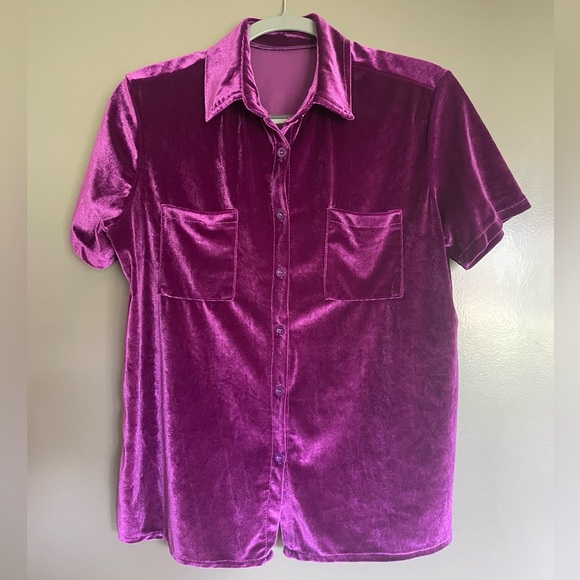 EUC size L womens STUNNING PLUM VELVET 21” pit to pit, 24.5” mid shoulder to hem - Picture 1 of 5